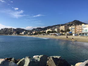 Гостиница Appartamenti Mare Azzurro by Holiday World  Альбизола-Супериоре